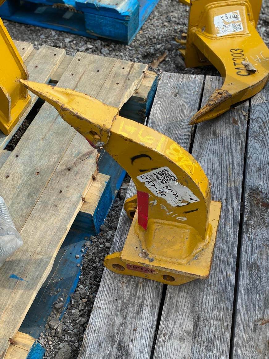 Excavator ripper for CAT301