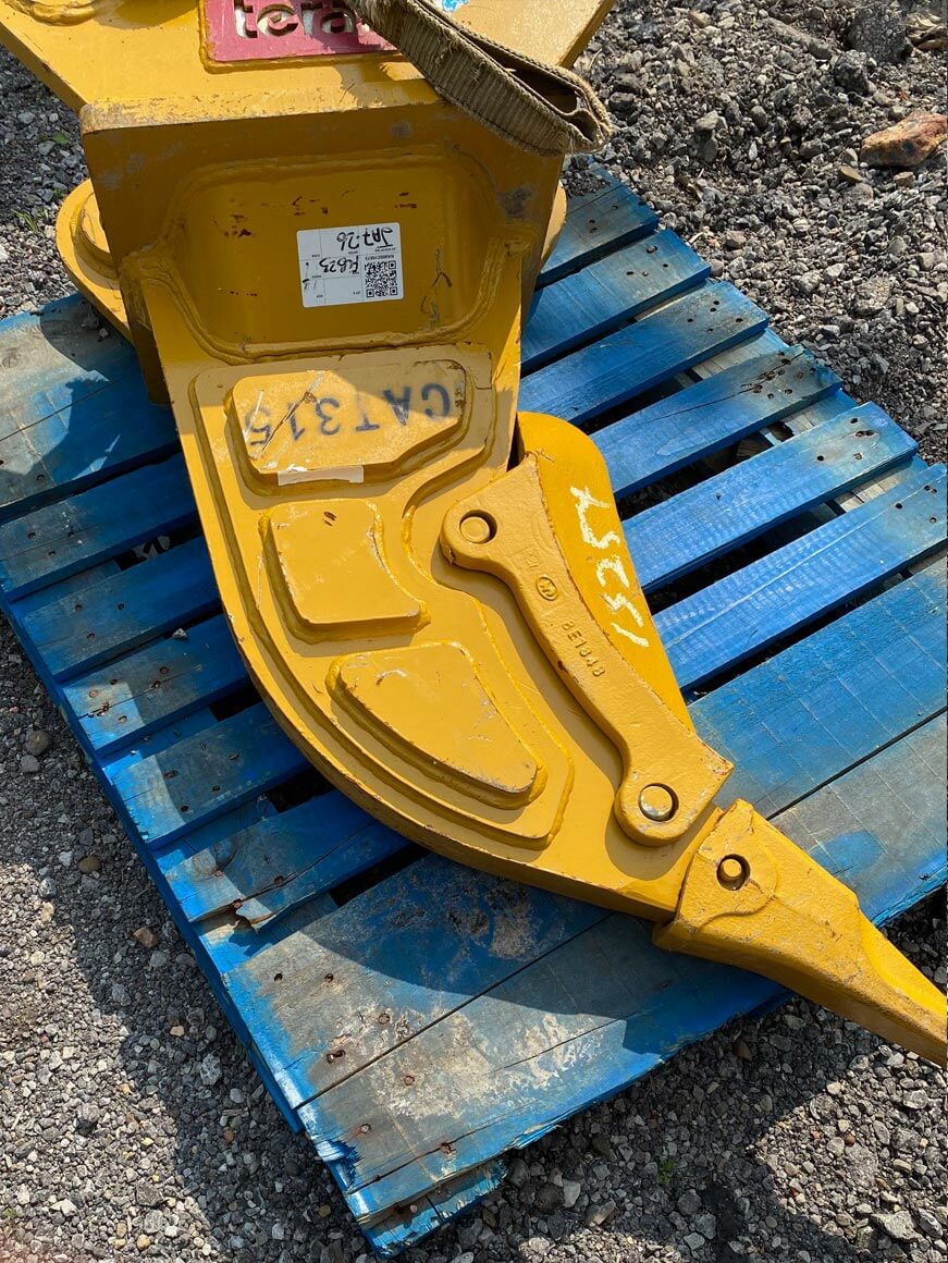 Excavator ripper